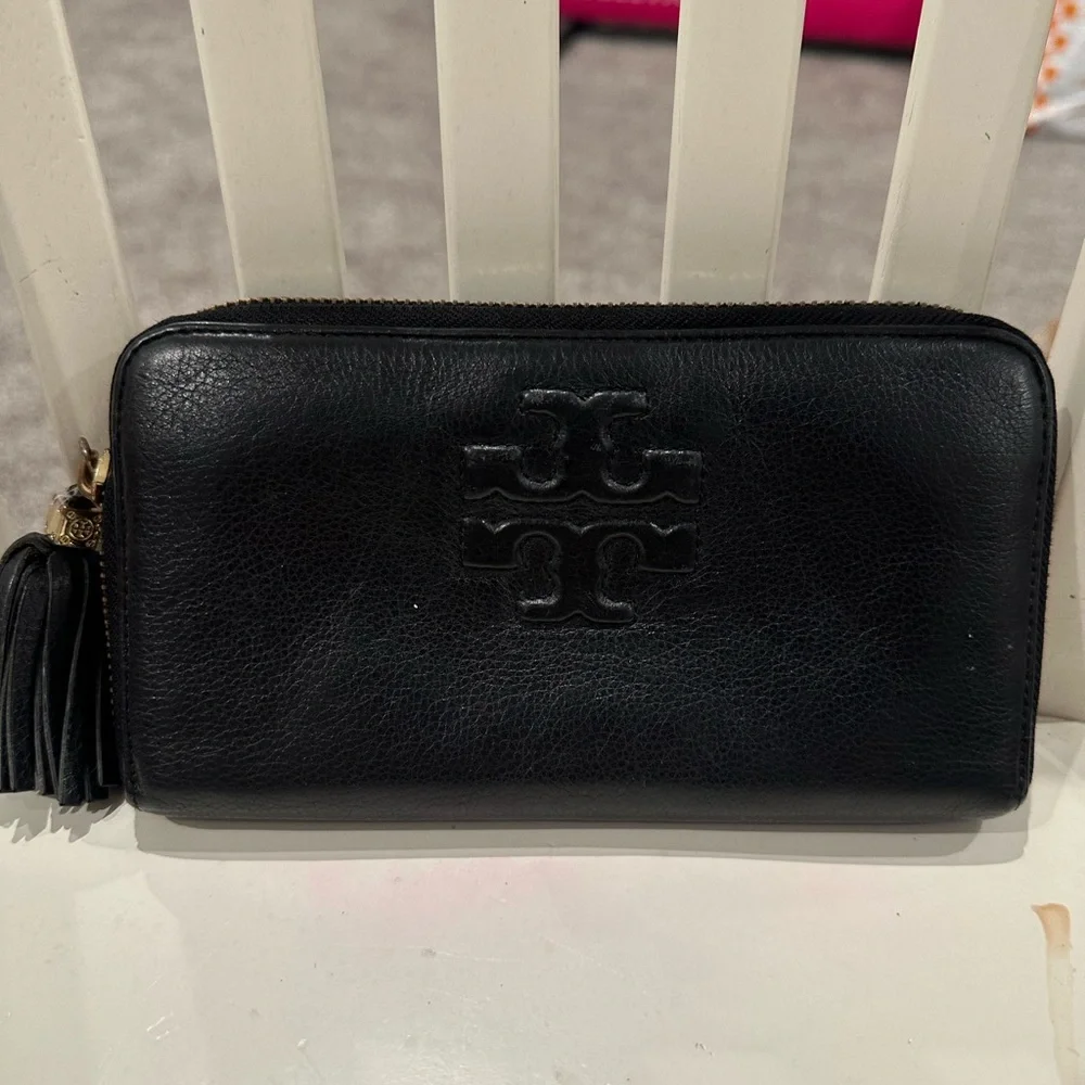 Tory Burch Black Leather Zipper Wallet with Tassel - Picture 1 of 6